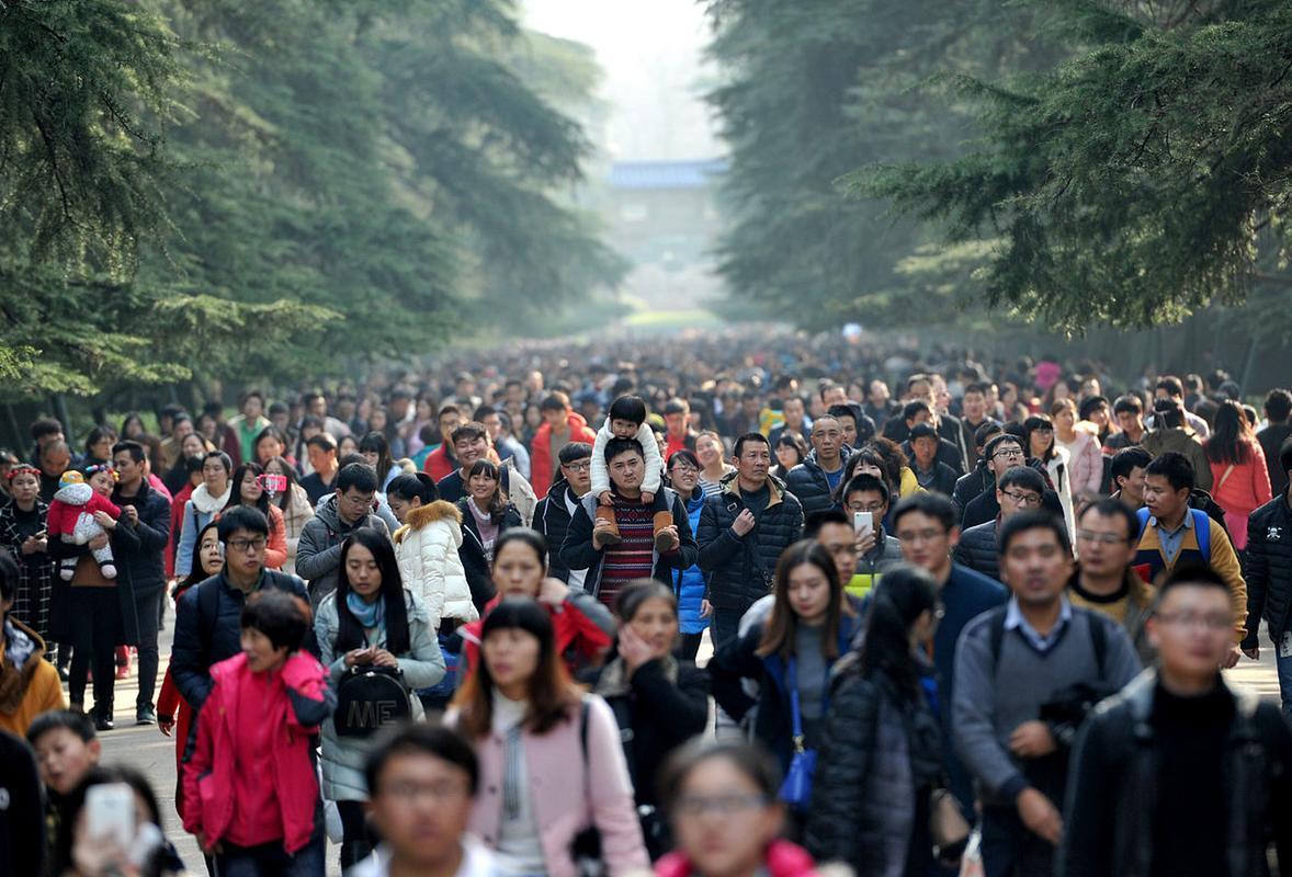 若中国人口减半至7亿：经济、社会与生态的连锁反应