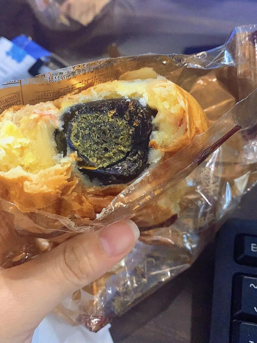 网友热议奇葩月饼