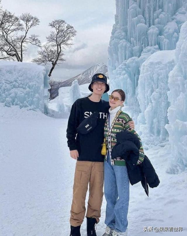 窦骁何超莲打破婚变传闻，高调现身甜蜜秀恩爱