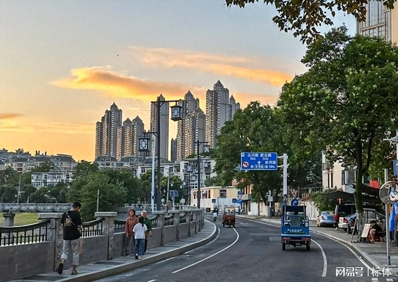 2025中国十大宜居城市榜单揭晓，退休养老首选地推荐