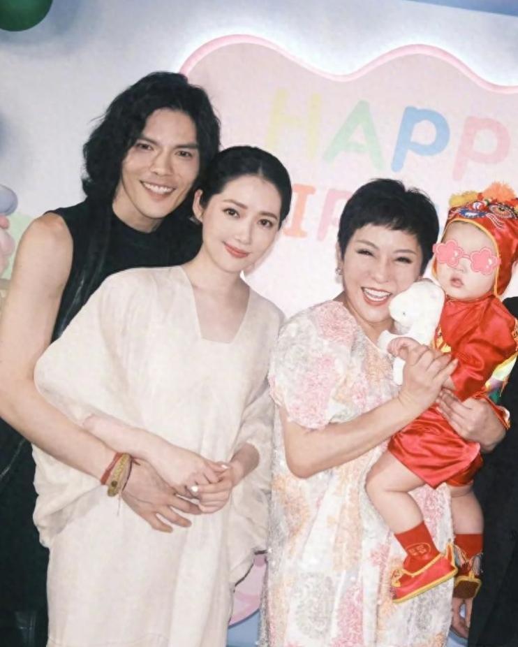 向太谈郭碧婷父亲病重：豪门婆媳关系与家庭责任的真实写照
