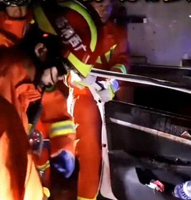 G0412高速两女孩惨死：忽视安全驾驶的致命代价
