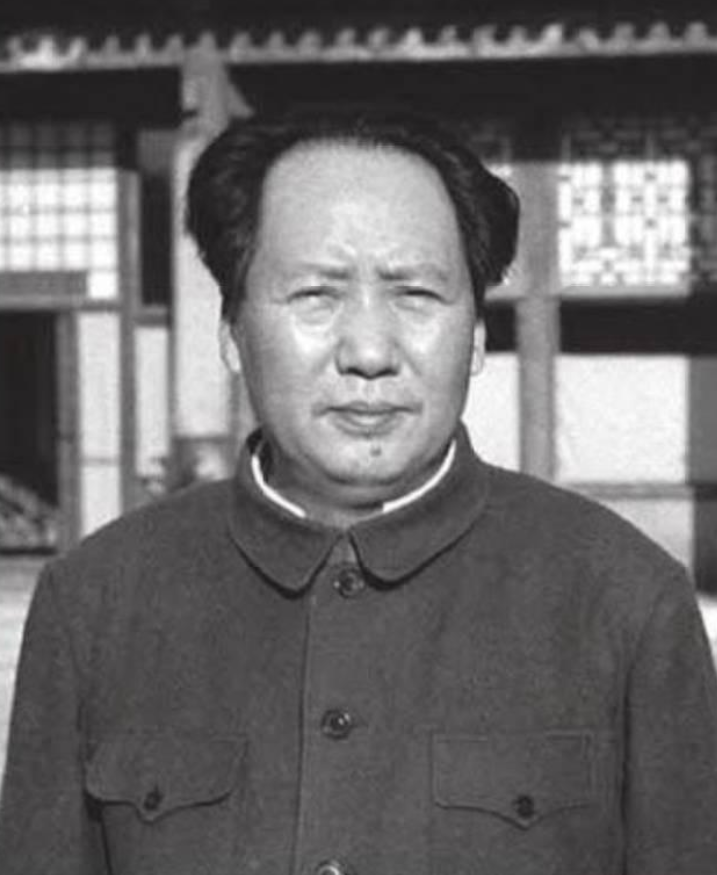 37年周总理劳山遇刺，11名警卫全部被杀，伟人怒斩三大帮派之一