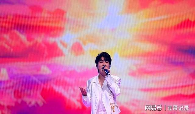 大湾区晚会周深缺席引热议：实力碾压下如何平衡舞台生态？