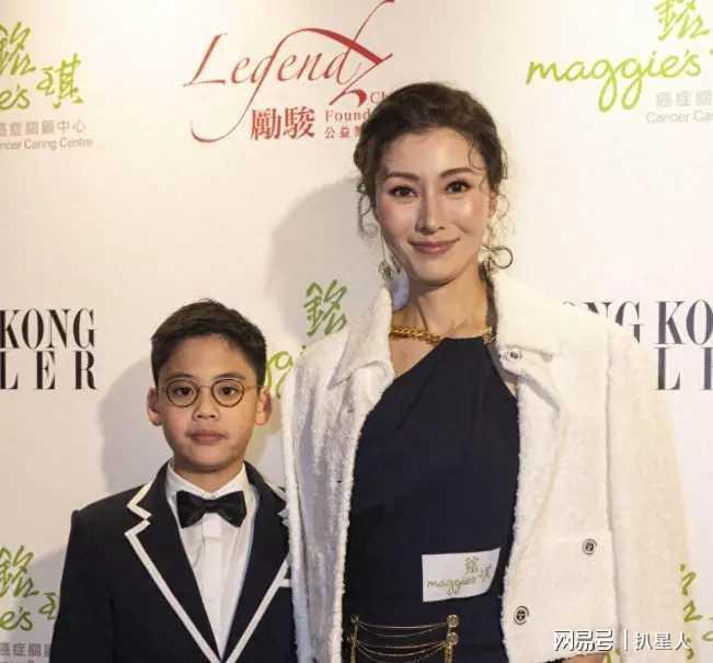 李嘉欣14岁儿子许建彤身高187cm，星二代中的贵公子典范
