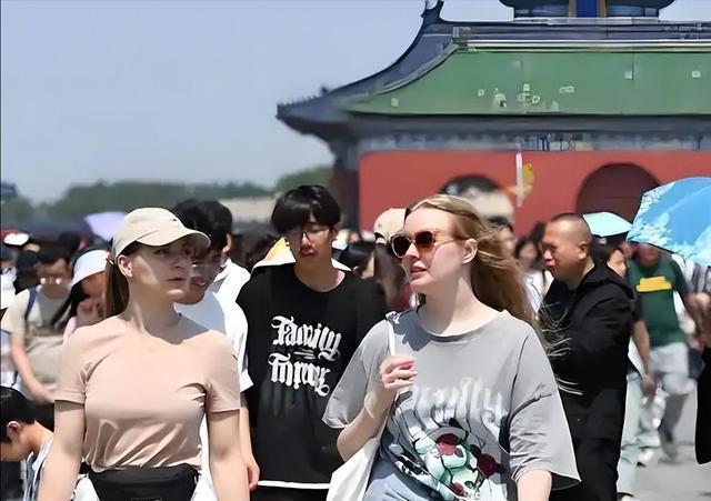 中俄免签引发跨国婚姻潮：中国男性赴俄寻爱背后的现实与挑战