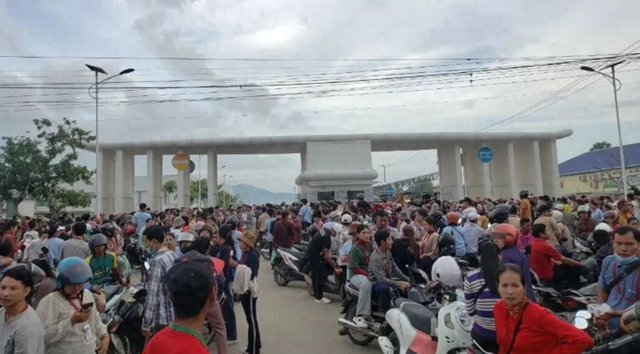 柬埔寨7000工人罢工抗议中资厂罚款新规，海外管理难题凸显