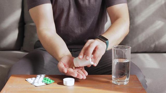 52岁女子长期服用阿托伐他汀致脑死：用药安全不可忽视