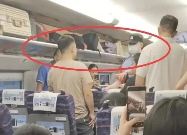 广东高铁惊现男子猥亵8岁女孩，辩称孩子小没关系，家长果断报警