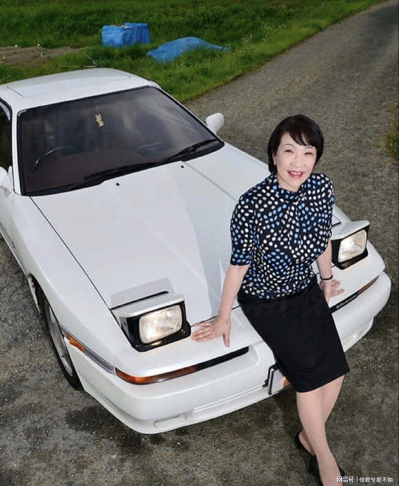 他是高市早苗丈夫，年长9岁瘫痪多年，爱人与安倍晋三关系匪浅！