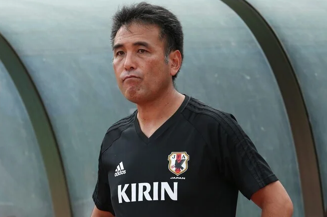 日本足协高官航班上浏览儿童色情图片被免职，法航空姐举报