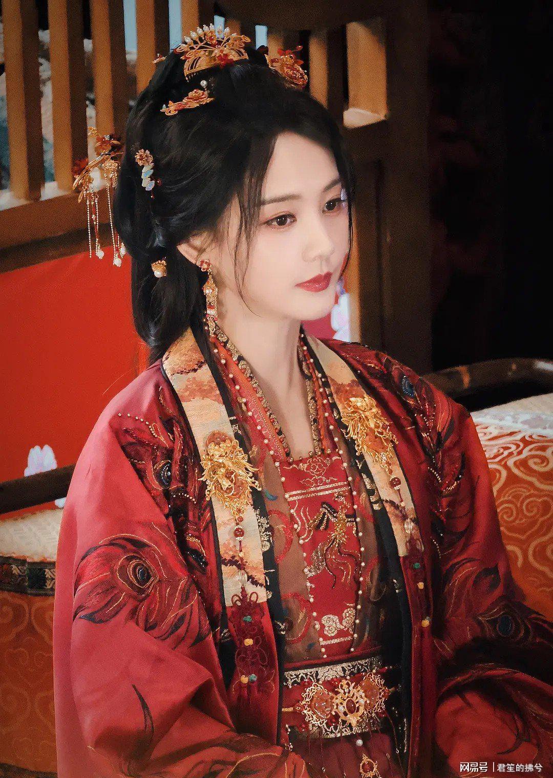 《云秀行》热播：李一桐邓为领衔，权谋与情感交织成爆款