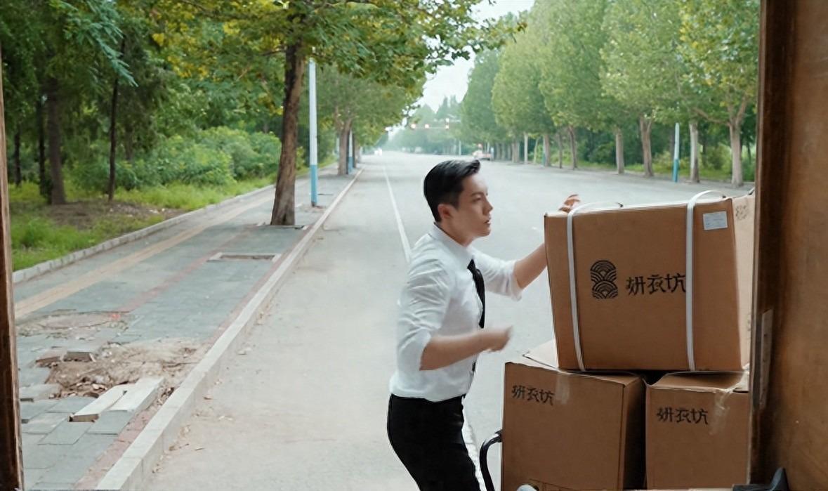 《一笑随歌》被疯狂加戏的他拖累，表情生硬像AI，观众缘都作没了