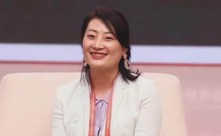 宗馥莉面临多重挑战：管理风格与企业稳定何去何从？