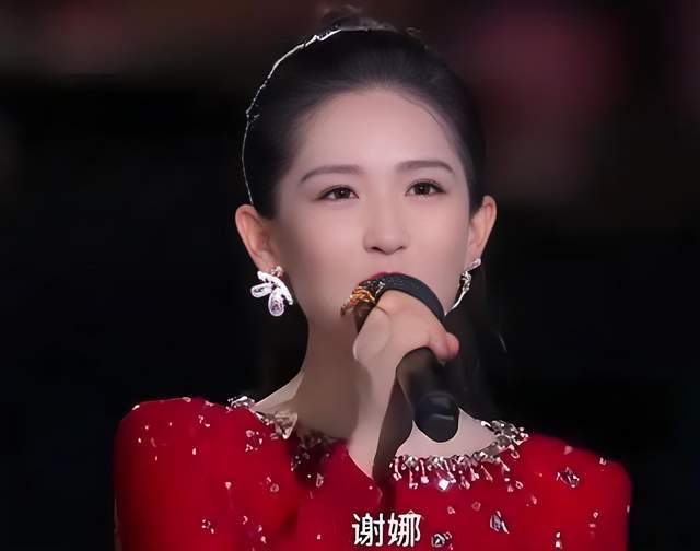 谢娜主持造型