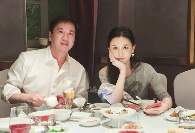 楚铃评论区失控，赖文峰20岁私生子曝光，杨钰莹成最大赢家
