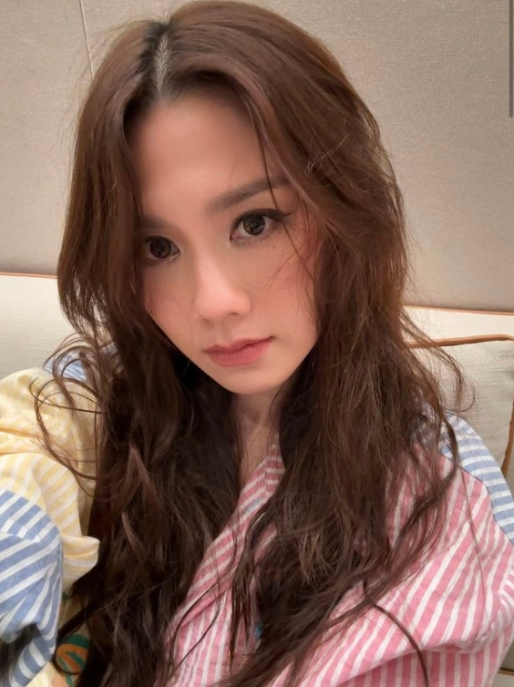 周秀娜凌乱美造型