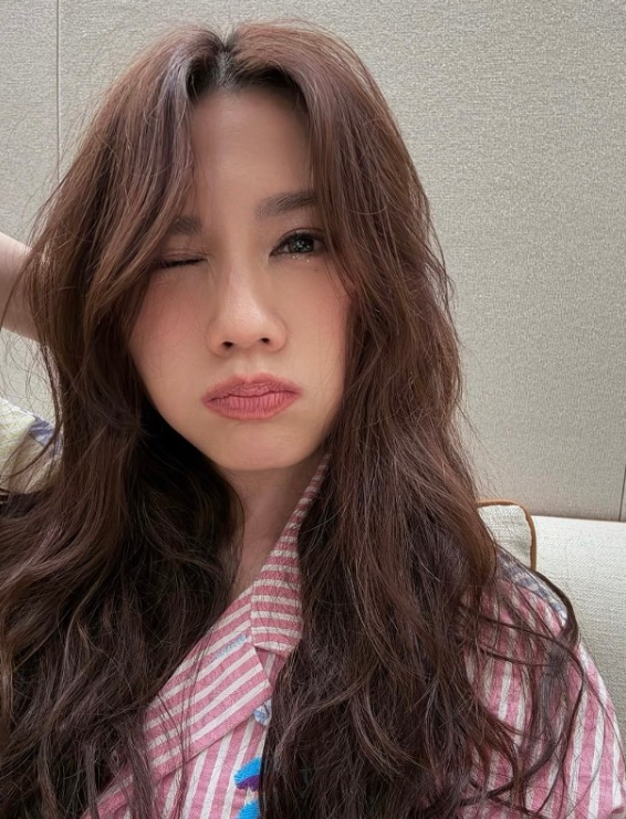 周秀娜小肚脐