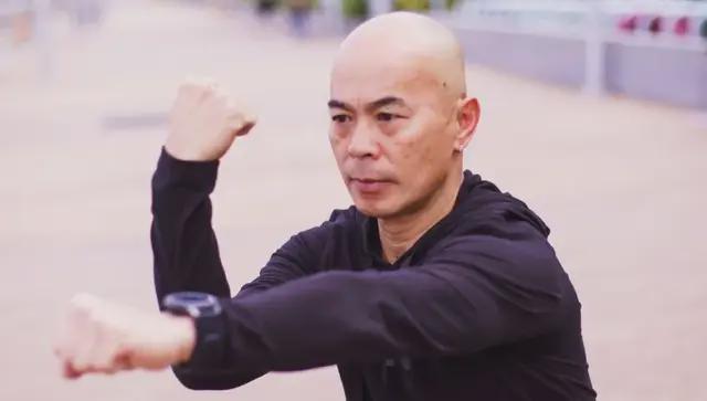 让任贤齐真上吊？麦浚龙以艺术之名的暴力秀