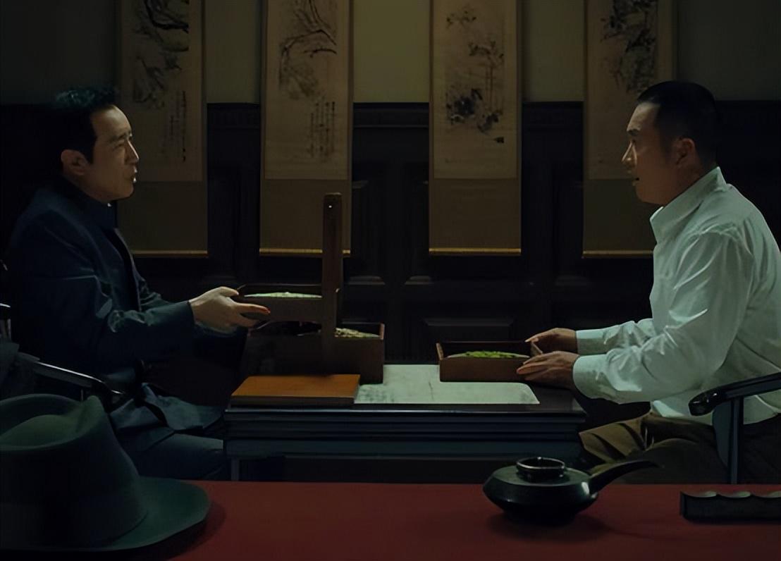 条件不符别尬演“美人计”，32岁隆妮告诉你，啥是教科书式撩汉