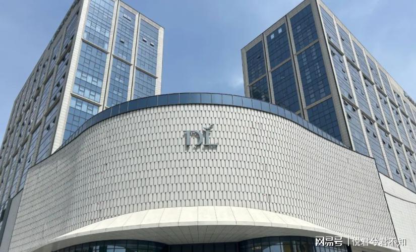 意大利惊悚剧《1992》：尺度在线，女主身材惊艳，剧情高能