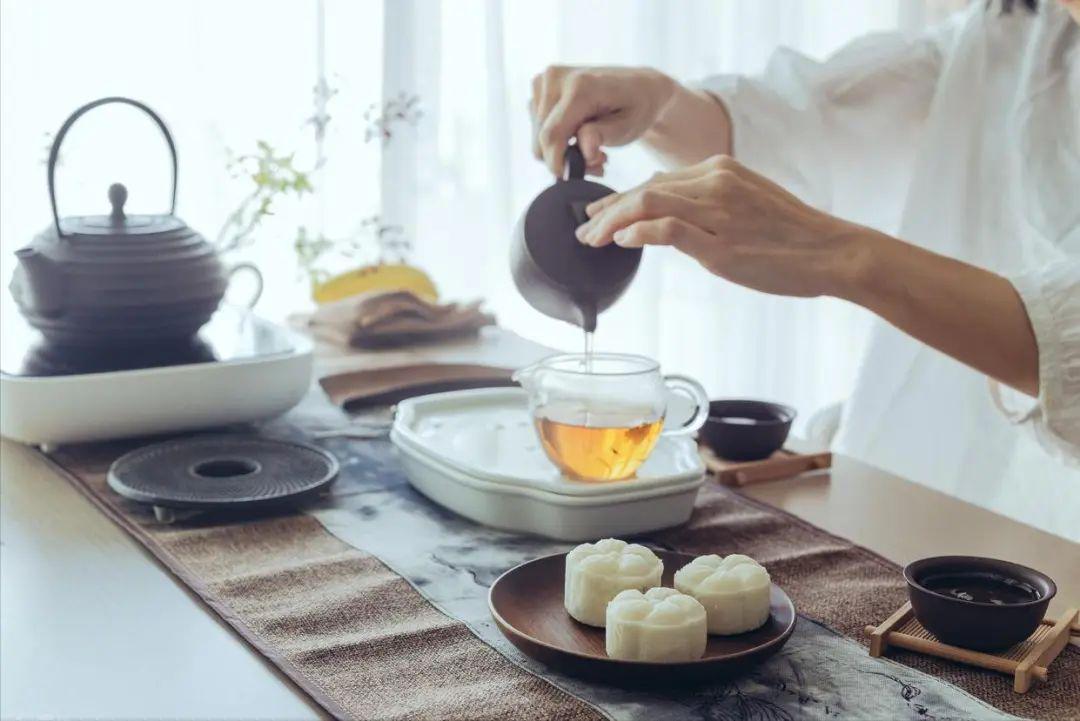 年龄大了要忌茶？建议中老年人：牢记“2喝3不喝”，喝对才养人！