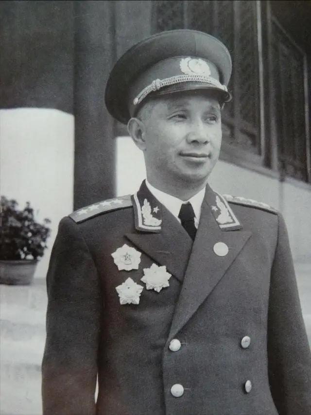 粟裕蒙难时，四野将领肖劲光冒险探访显真情