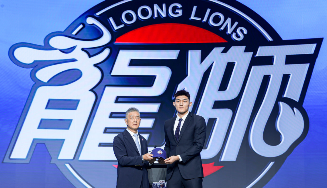陈国豪防守祖巴茨