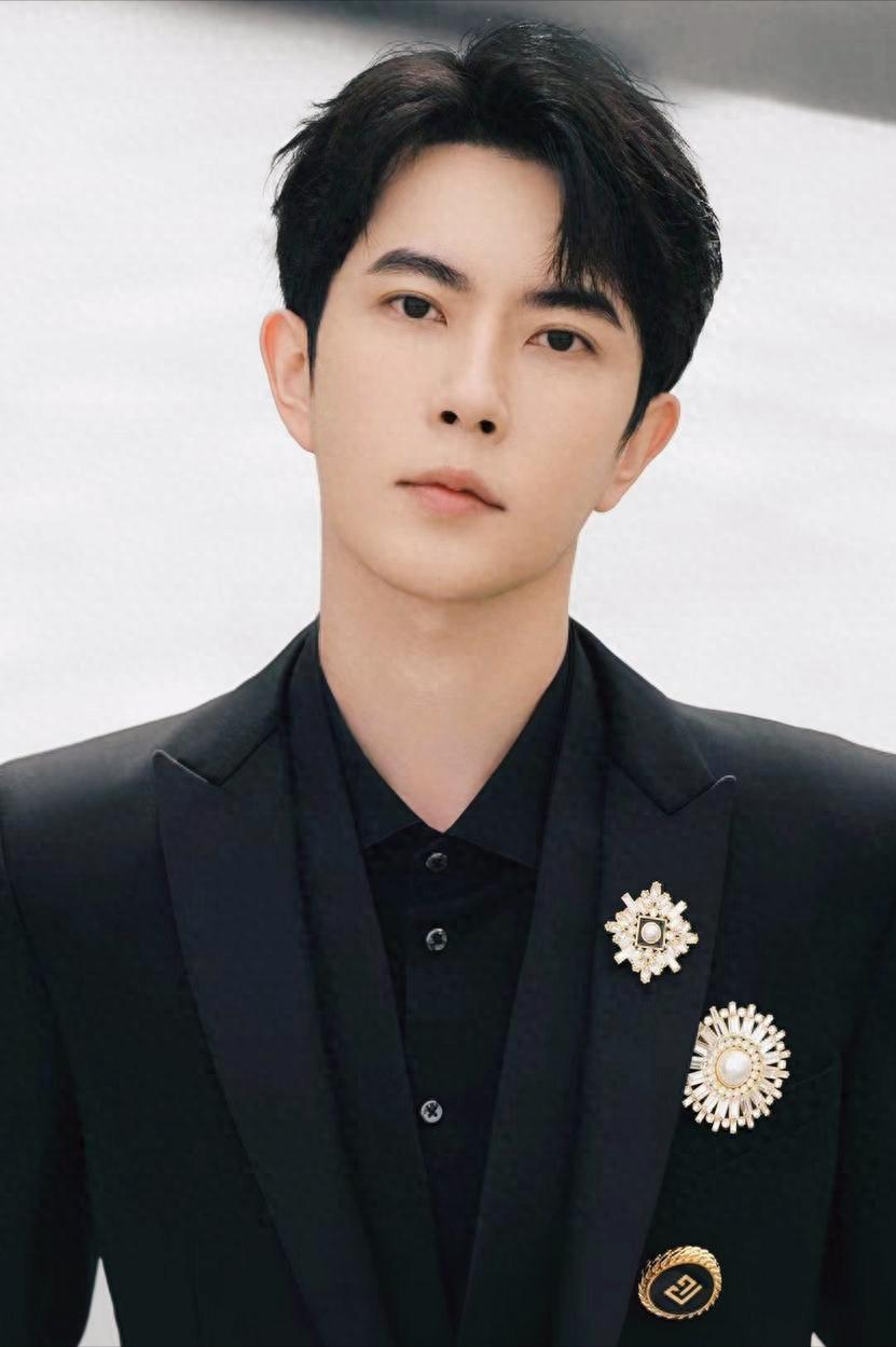 于朦胧事件引热议！任嘉伦李现陈晓如何应对事业危机