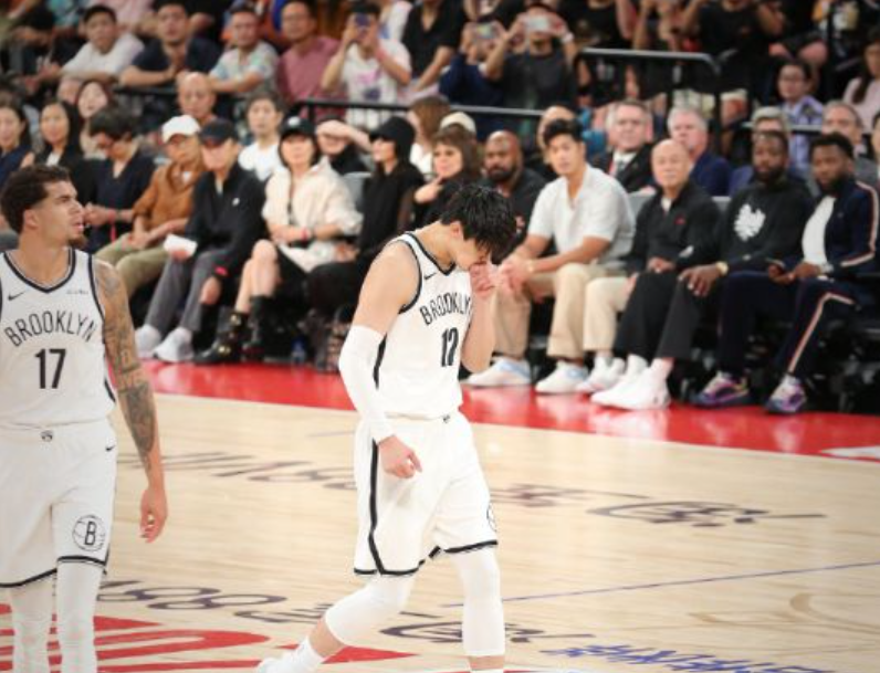 曾凡博NBA中国赛0分3犯规被裁，北京首钢迎冲冠利好