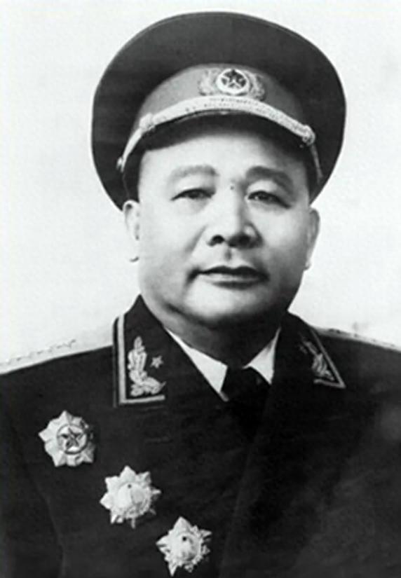 陈赓与徐海东争执：子弹会转弯？战场上的将领性格碰撞