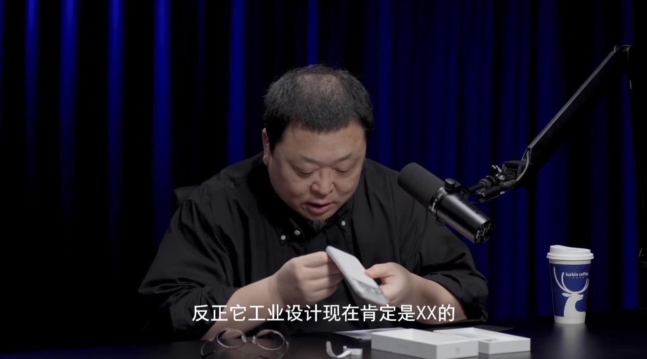 Tim赠罗永浩iPhone 17 Pro Max，罗永浩犀利点评苹果定价策略