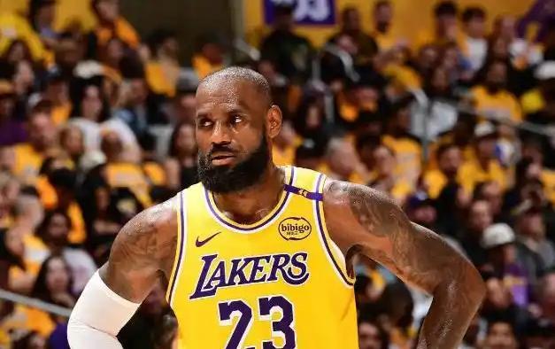詹姆斯官宣退出25-26赛季开局，湖人赛程计划受挫