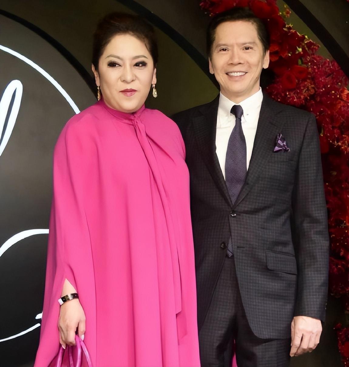 向华强夫妇辟谣揭秘：12亿信托与45年零绯闻的豪门传奇