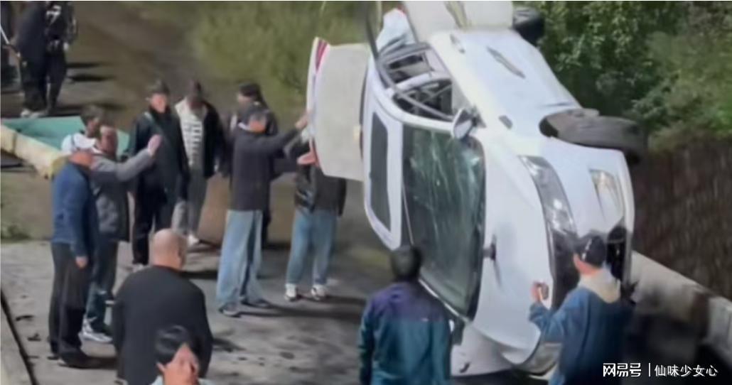 2025网剧新标杆《警察笔记》：炸车爆破场面震撼，真实感爆棚