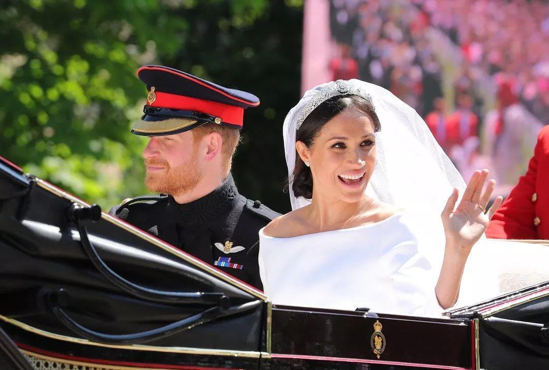 梅根七年婚姻后面相大变：从自信女王到落寞忧郁，容貌变化引热议