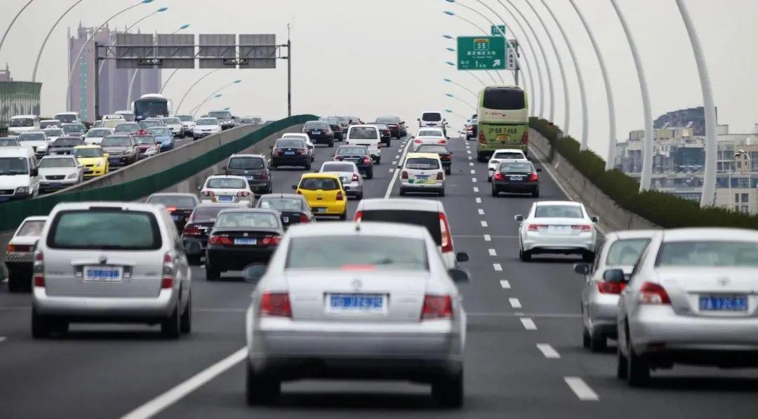 2025上海汽车限行新规：以旧换新补贴摇号制，国四柴油车禁行升级