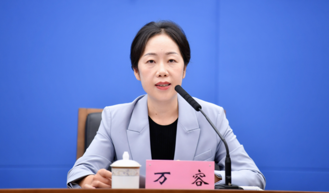 法学博士万容履新荣昌区委书记，高洪波转任市政协要职