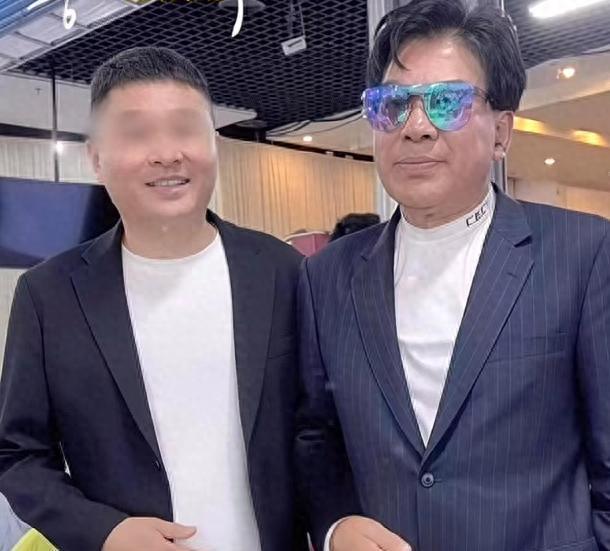 北京富二代奢华婚礼：央视主持控场，朱时茂白雪现身，30万鲜花成亮点