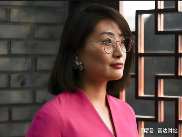 宗馥莉辞任娃哈哈董事长，21亿美元家族信托纠纷何去何从？