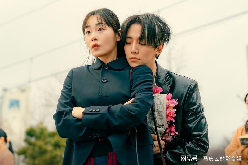 《台风商社》首播：李俊昊金敏荷演绎韩版《繁花》，金融商战风云起