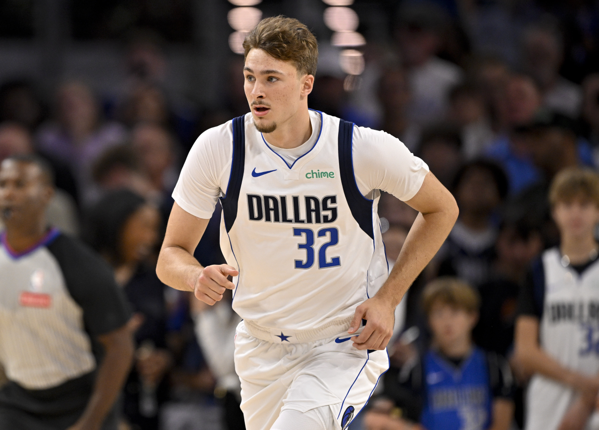 NBA季前赛焦点：弗拉格攻防全能，浓眉暴扣引爆全场