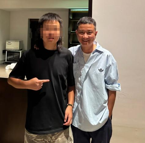 41岁文章国庆回陕理发，马云同款发型显亲和，与马伊琍状态对比引热议