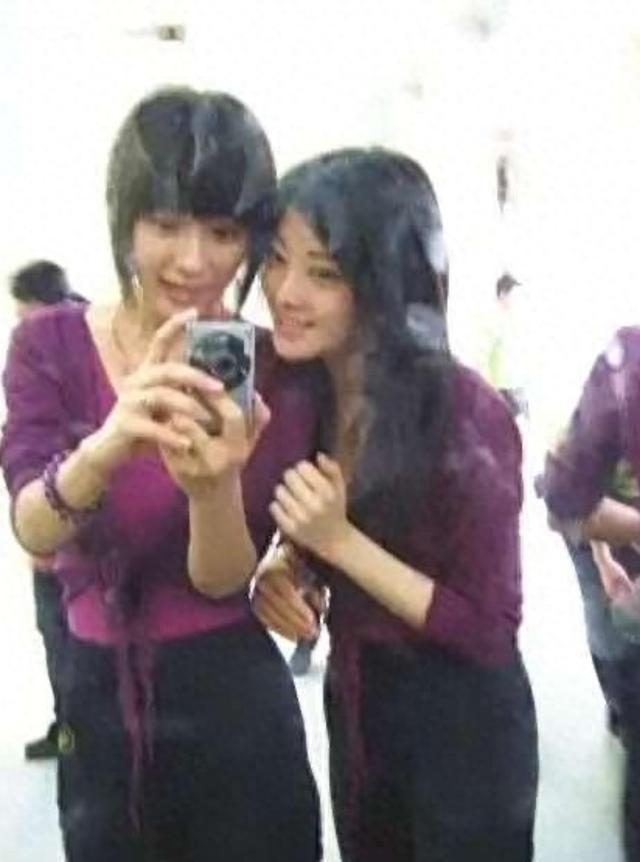 杨幂大学时期颜值大揭秘，清纯动人惊艳时光