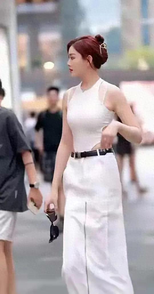 罕见！这位女生身材高大却匀称有型，美得令人惊叹
