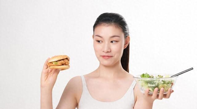 揭秘‘饿两天定律’：科学减重不反弹的真相