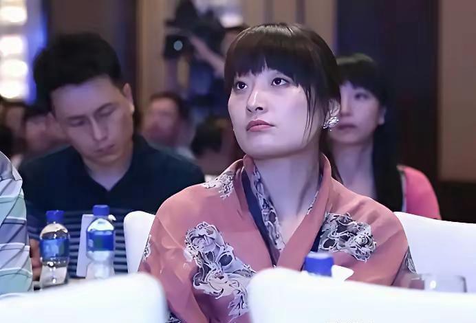 宗馥莉干了一件最正确的事，也是唯一的退路…娃走了只剩哈哈