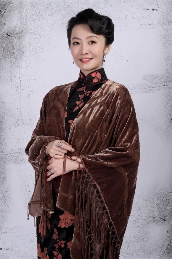 杨斯《沉默的荣耀》演技获赞 窦太太形象深入人心