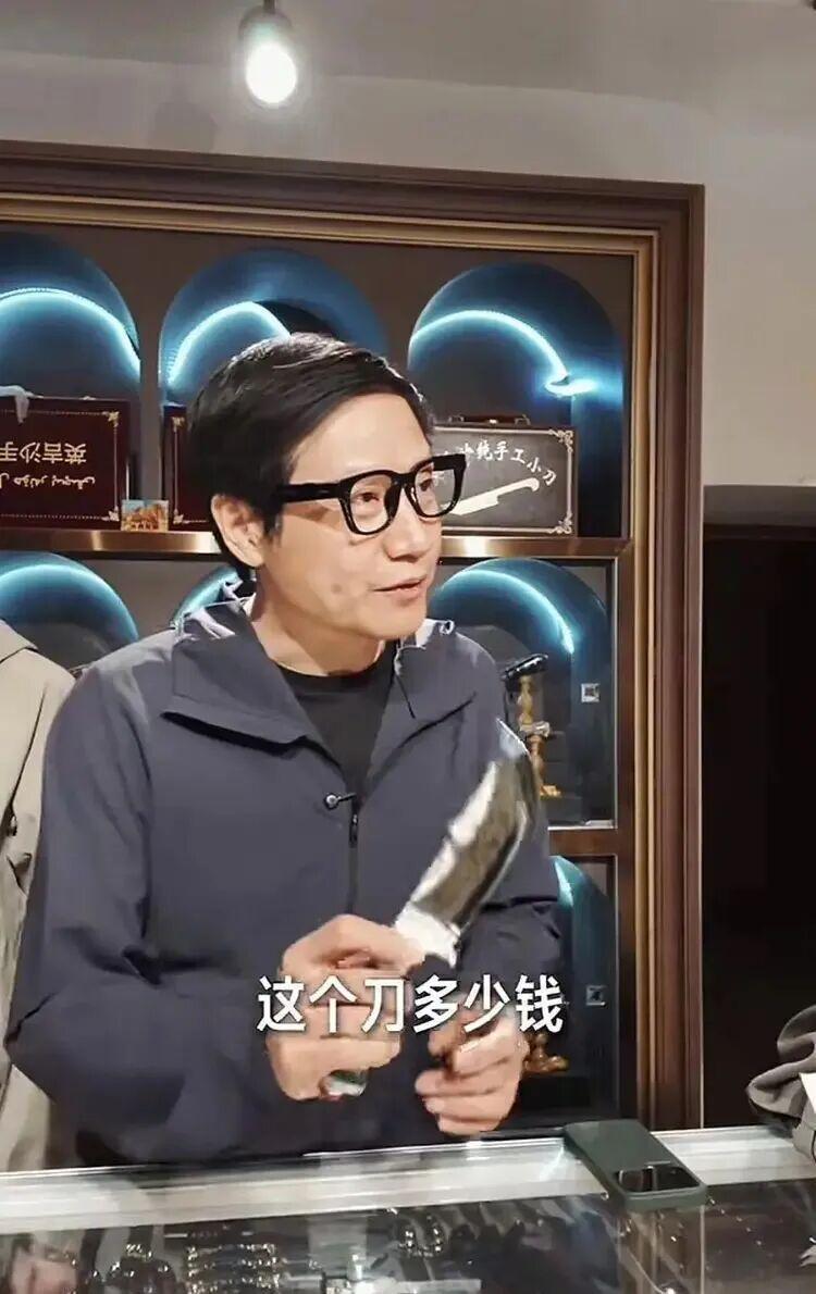 雷军新疆遇8000元天价刀，网友热议：他只割市场不挨刀