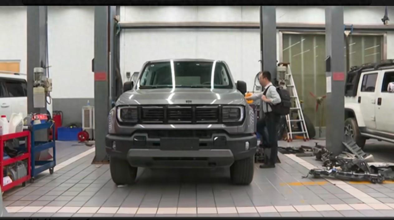 高速惊魂：新车未上牌车顶飞走，车主维权要求换车